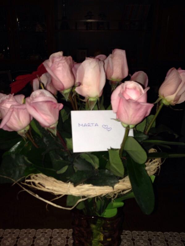 martagimenoh's tweet photo. Collins la meua amiga invi... Te mencionaria, pero no se qui eres😊😊💋💋 #happy #pink http://t.co/nqzoL3nqKF