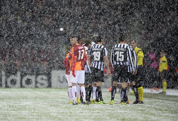 BbJutZ1CMAAoAFj Juventus   Galatasaray abandoned due to snow hailstorm [Pictures]