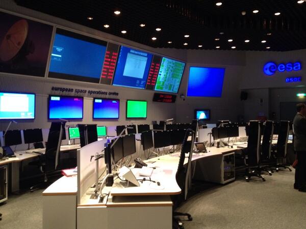 SeverineRaimond's tweet photo. Une des salles de contrôle de l'#ESOC à Darmstadt http://t.co/R1psk32A8U