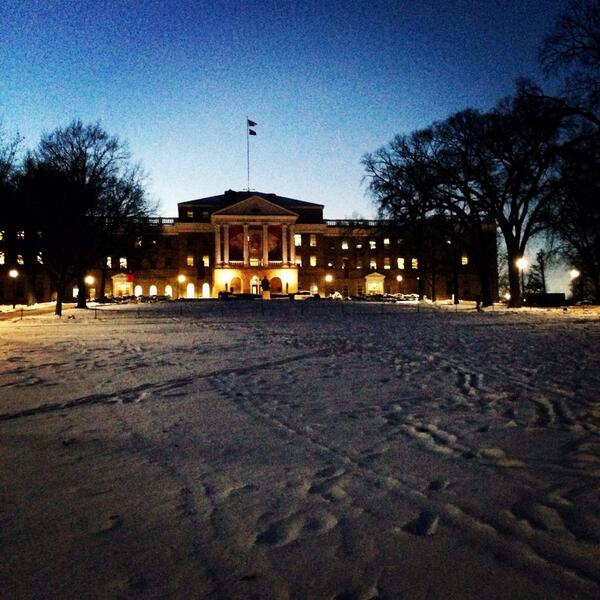 UWMadisonLS's tweet photo. A chilly night on Bascom Hill. This #dailyzen moment is brought to you by #dailybascom http://t.co/6RFRd3Zcqb