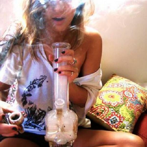 Stoner Chicks ™ tweet media