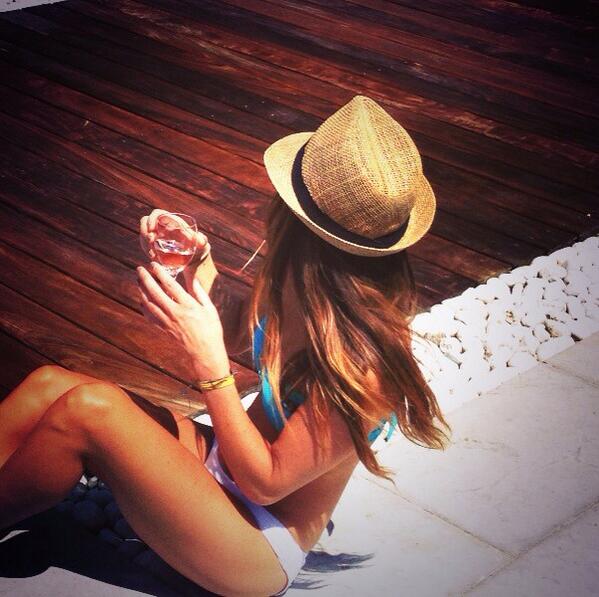 CapucineAnav tweet picture