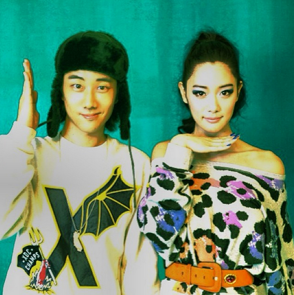 굿모닝!!! 클라라임당~^^ 내일 공개되는 클라라와 하우스룰즈의 콜라보 >>> 인비테이션[INVITATION]의 안무 힌트~* 80년대 박남정 선배님의 'ㄱㄴ춤' ??? ^^