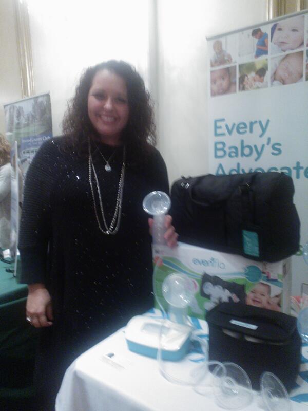 thirtymommy's tweet image. @sharicriso talking to us about the @evenflofeeding Double Electric Breast Pump #ultimatemomsnightout