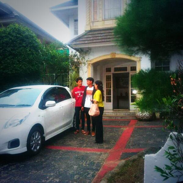 Ryo Alfian memakai T-shirt pada saat di lokasi syuting ftv sctv <a href="/ryoAA17/">Ryo Alfian(Alfianio)</a> #endorsment #sctv #wolvescloth