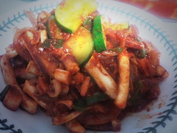 nuskin_kr's tweet photo. 오늘 점심은 오징어볶음~ 
머리털 나고 처음 해봤는데 왜 이리 맛있는지.. ㅋㅋ~ 모두 즐점하세요.. ^^ http://t.co/q0wYuhGmMc