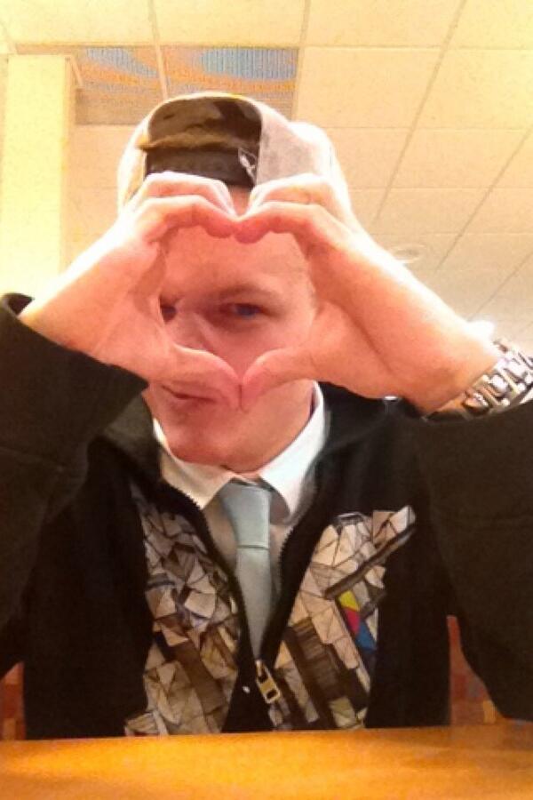 emilynicholeros's tweet photo. Words can't describe how much I love my boyfriend. 💕 http://t.co/dXORBY6ZUs