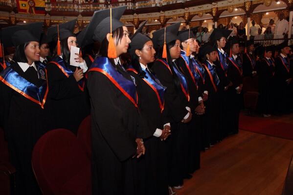 PrensaTecnar's tweet photo. #GradosTecnar2013 http://t.co/4GVdHPZjwR