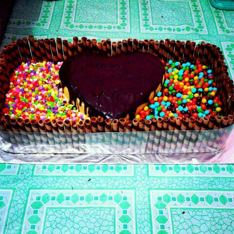 aiNuN_0910's tweet photo. Kue Ulang Tahun pesanan @Geger_Insane siap ditulis. http://t.co/m57z7ZTgET