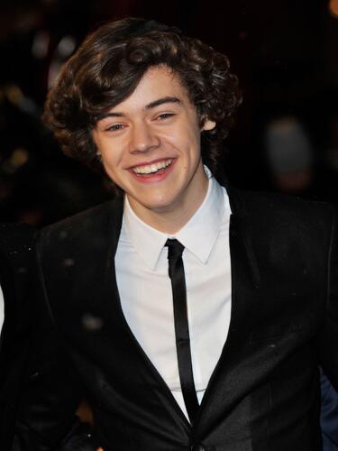 seventeen's tweet photo. OMG. Remember Harry Styles in 2010? Check out 20 top moments from 1D's hair evolution: http://t.co/sK7nRm60OD #17OneD http://t.co/SP3BXAS3DS