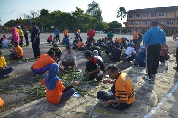 tampinklinik's tweet photo. BERGEMA SUARA......PEGAWAI CARI PENYAPU LIDI @AADKMalaysia @AADKMelaka @ctmariam26 http://t.co/dJFv8AlVlx