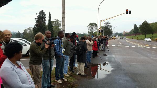 _bcroft's tweet image. #MandelaUnie media lining the street