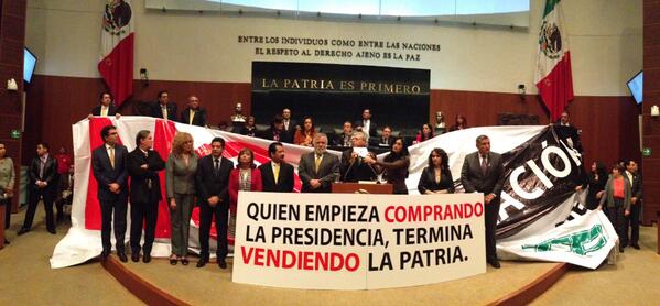 SenadoresPRD's tweet photo. #Foto @SenadoresPRD en la tribuna de la sesión donde se discute la #ReformaEnergética http://t.co/EmYPhRuXEE