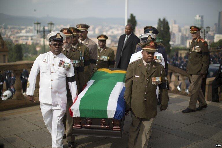 BBC Breaking News on X: "Photo: Nelson #Mandela's coffin carried into Union Buildings, in Pretoria, for lying-in-state http://t.co/vwktxI3W7N http://t.co/WL5f7KvhoP" / X