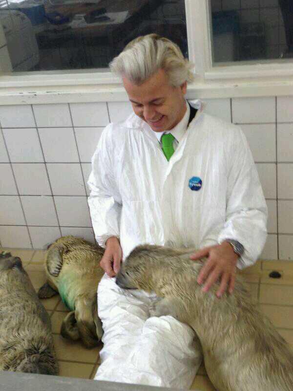 Geert Wilders vindt eindelijk iemand die graag uitgezet wil worden.