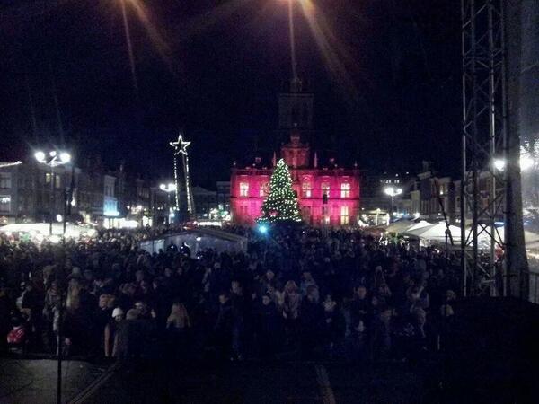 Wat een bijzondere avond maar ook zo gezellig, dit was ons publiek in #Delft <a href="/Lichtjesavond/">Lichtjesavond Delft</a> #xmasvocals #dickenskoor