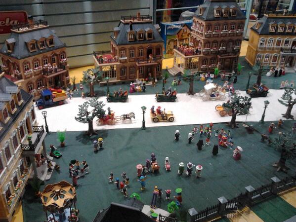 Aytoburgos's tweet photo. Hoy se inaugura la exposición de #Playmobil de @_Aesclick_ en el Monasterio de San Juan. Entrada: 1€. Hasta el 17/1. http://t.co/WfxtVsL3CE