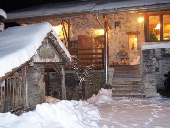 Toprural_fr's tweet photo. Le bouche-à-oreille, Marc réserve une nuit au Vieux four à pain (38), et en passe deux ;) http://t.co/fke6e1iB9M http://t.co/z1bE3zp9O0