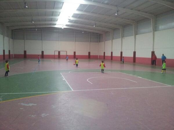yayo7adt's tweet photo. Entrenamiento con los minis de la @adtemplaria @beabravociria10 @terrexico Sus primeros pasos en un partido http://t.co/ninqRSDjIm