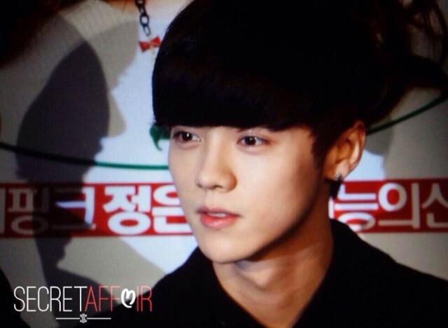 [PREVIEW] 131211 Saving Santa Premiere [18P]  BbMqOPBCEAAqcBT