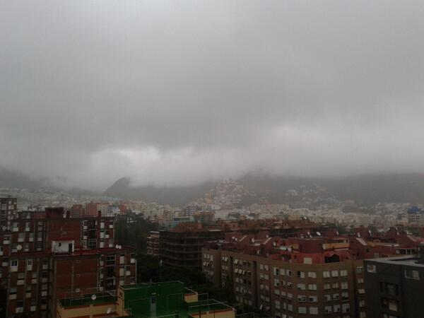 deathtoflow's tweet photo. Tormenta en TENERIFE!! Aguitaaaaa... PRECAUCION AMIGOS!!! http://t.co/l9TP40LxcZ