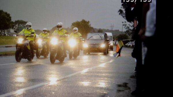 _bcroft's tweet image. #MandelaUnie Nelson Mandela's remains arrive back at 1 mil, lots of cheering in spite of heavy rain