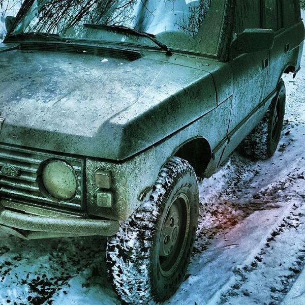 RAPMAGKIDS's tweet photo. Pour nous c'est #RangeRover, pour eux c'est game over Getting Dirty #offroad #mud #snow #4x4 #landrover #rangerov... http://t.co/Fnu4tb9ieS