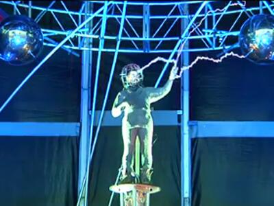 CarissaDavidPet's tweet photo. @davidblaine remember hearing Reggie Watts? <3 http://t.co/1ZxaehEaBr