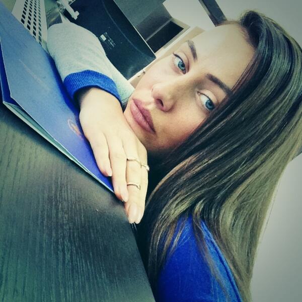 Florenta_Islami's tweet image. Feelin blue today #allblueeverything #office