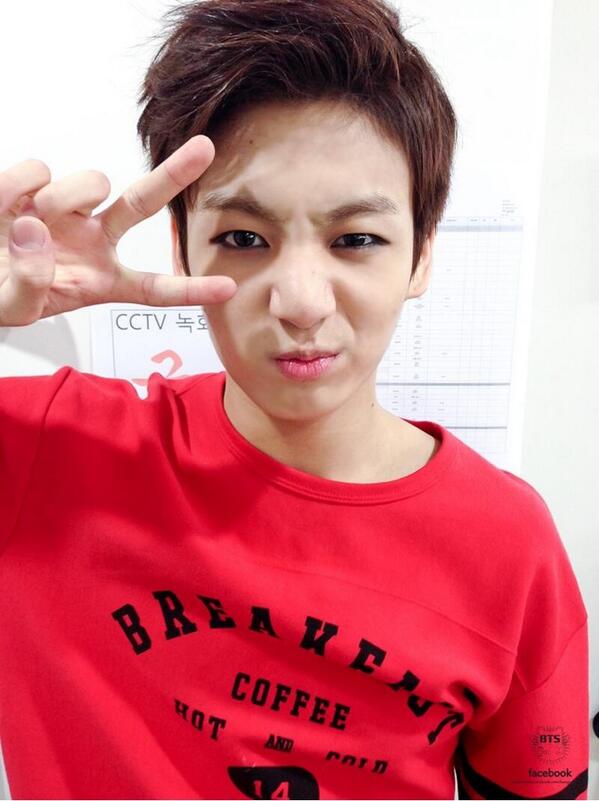 MAFKODE's tweet photo. “@Btsjoongkook_: น้องใหม่(?) ฝากตัวนะด้วยครับ .ไหว้  #MAFKODE . http://t.co/03CKIGdkyv” มาฝากเจ้มา -,,-
