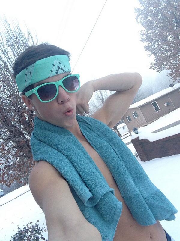 taylorcaniff's tweet photo. Making a new video! Super hot out here http://t.co/2a76DchgQs