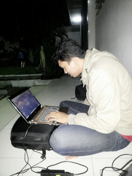 Yang maen game. Adaaaa~