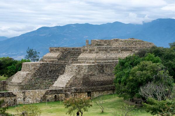 TeInvitoaOaxaca's tweet photo. El 11 de diciembre de 1987, Monte Albán y el Centro histórico de #Oaxaca son nombrados Patrimonio de la Humanidad. 
#TwitterOax #México #Turismo @TeInvitoaOaxaca
https://t.co/9fBTXaVGVI