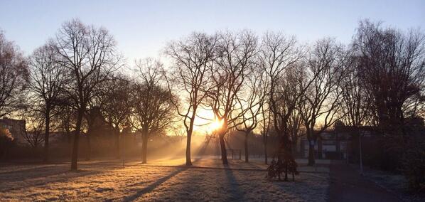 creativiteiten's tweet photo. Kijken of de zonsondergang net zo mooi wordt :) http://t.co/jMWvUMWRNN