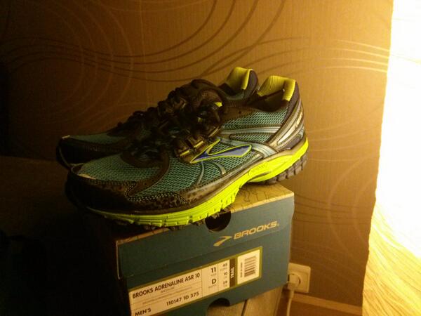 brooks adrenaline asr 10 yellow