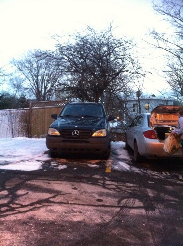 markyhz's tweet image. Christmas gift idea for this driver is a gift certificate for driving school. #backupfail #parkingfail @BadlyParked