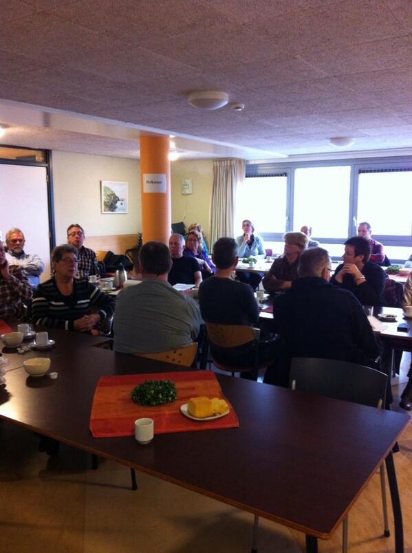 Agnesvdwel's tweet photo. Bijeenkomst aftrap wijkbedrijf @stichting novo met andere partijen. Er is commitment . Blij mee! http://t.co/c8JRGNF5EW
