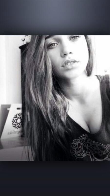 ChickPosting's tweet image. Hot or not