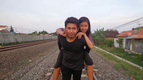 kafir_kkfirman's tweet image. Tak kunjung sarjana, dia gila &amp;amp; sibuk mengkecer apa saja. Follow @oldadead #flashboy