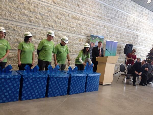 WarrenSteinley's tweet photo. Amazing announcement by Mosaic, Donating $1 million to .@Habitat_org to build 63 new homes for people across Sask. http://t.co/utgeRGGBrv