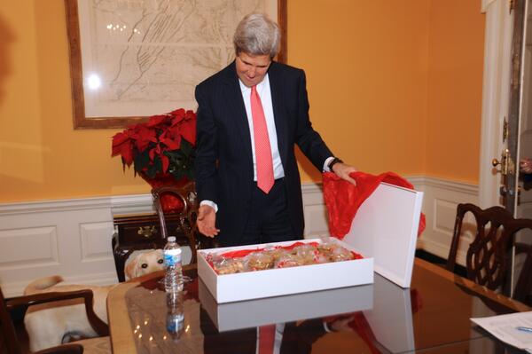 statedeptspox_a's tweet photo. Happy 70th bday to #SecKerry - surprised with cookies from @KilvertForbes bakeshop in Boston. Ben joined too! #JKat70 http://t.co/7RIkl2p1J7