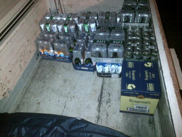 WesselsDeon's tweet photo. @larrylambago , we might have a problem http://t.co/IAojY9GOCV