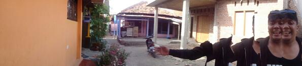 kafir_kkfirman's tweet image. Senyuman yang termarjinalkan, siapkan tas kresek. Created by @oldadead #flashboy