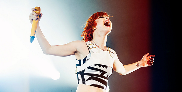 paramorenetnews's tweet photo. #News: 'Daydreaming' music video has hit 1 MILLION VIEWS on @YouTube! Check it out here: http://t.co/K6j1eGLEjs l http://t.co/MkZ0ANgMrX
