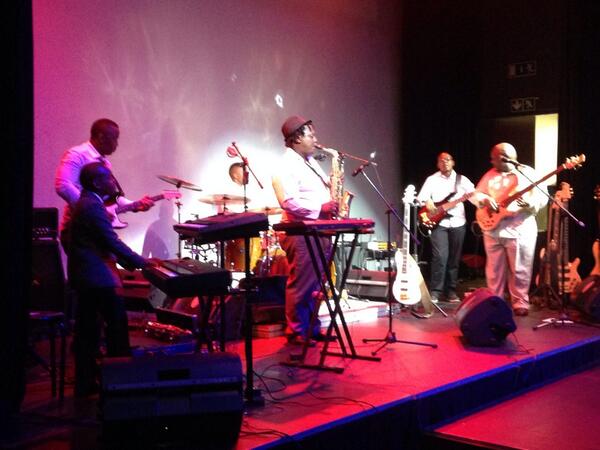 YamahaMusicSA's tweet photo. The legendary @nyambose live on the @YamahaTheatre stage with @Nu_Bump http://t.co/iFjJVmooC9
