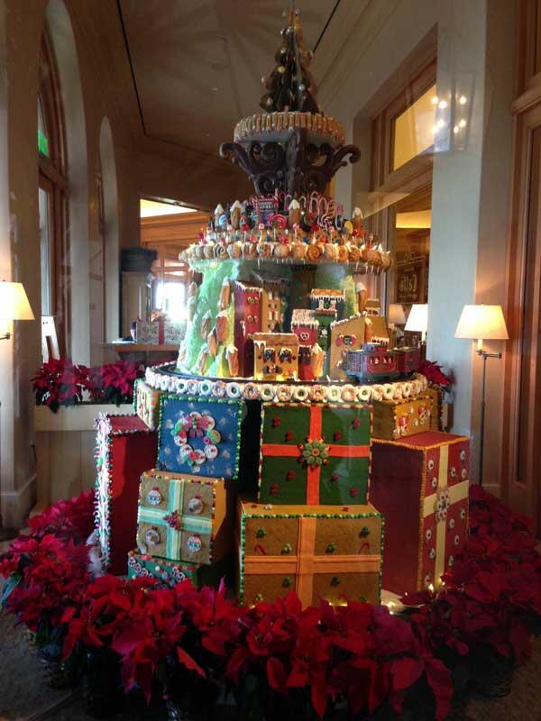 NewportBeach's tweet image. Giant Gingerbread Gift Tree on display at The Resort at Pelican Hill! It stands 12 feet tall &amp;amp; weighs approx. 200lbs