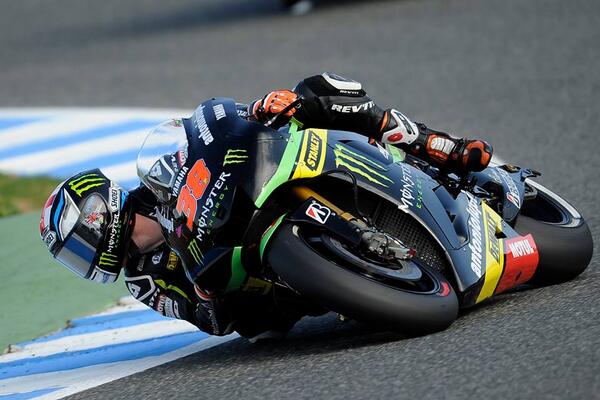 ALMonsterEnergy's tweet photo. Shikoni se si @bradleysmith38 valëvit flamurin Britanik në revistën e famshme @OnTrackOffRoad! http://t.co/3358NqqD0X http://t.co/mJRaYERAja