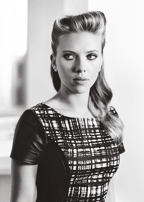 ForScorpiusM's tweet photo. || *crawls into a corner because she misses Snow and Scarlett feels* http://t.co/30ByM1Zl9I
