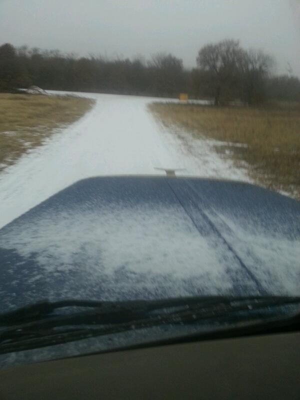 jsmart238's tweet photo. @timmons_tyler that's ice road trucking, not half snow half dirt trucking. Lol http://t.co/2IFep5Xqpw