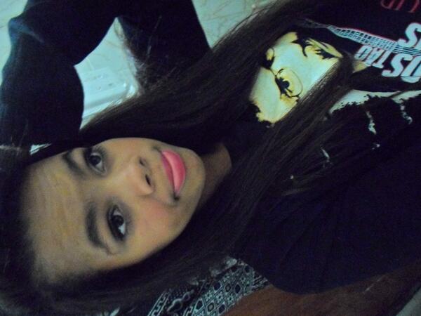 little_debora's tweet photo. - pequena princesa no seu castelo de areia http://t.co/oOVELgPUhL
